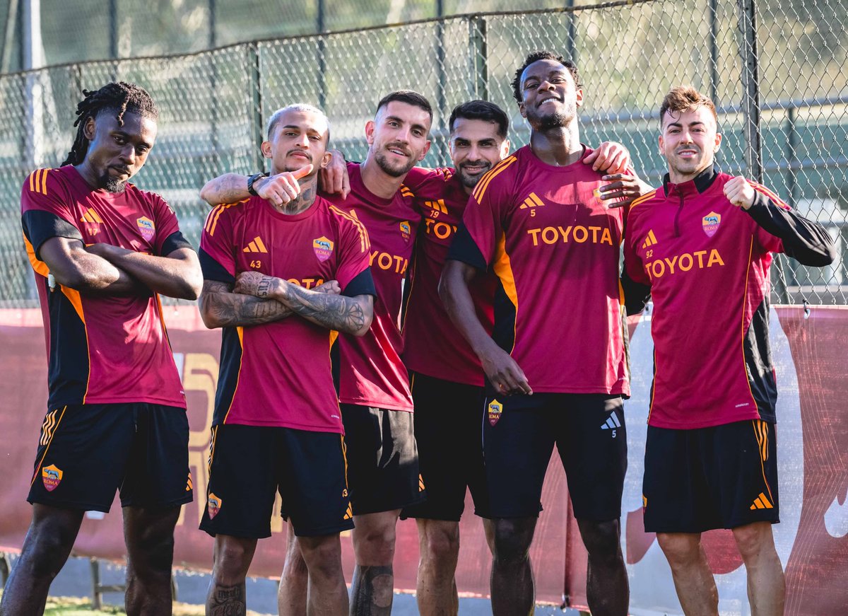 AS Roma Pics That Go Hard tweet media