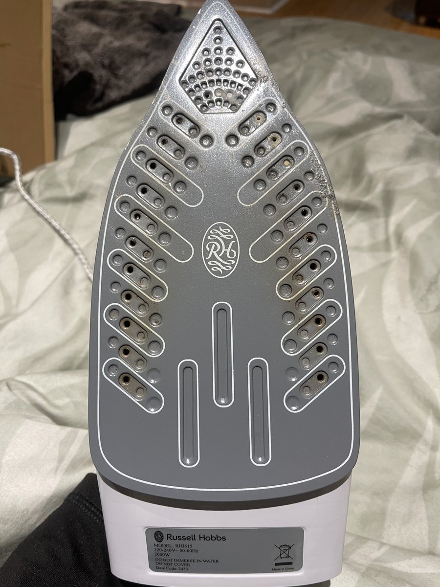 O_FAB1_GP's tweet photo. @CheckersSA so we’re back to square one. Last week it was rotten chicken. Today, I buy a new iron. When it arrives, it’s clearly been used. The box has a receipt from January 2025.  As I told you in my DM’s, checkers Nahoon in East London is 🗑️ https://t.co/y1mRREQSbi