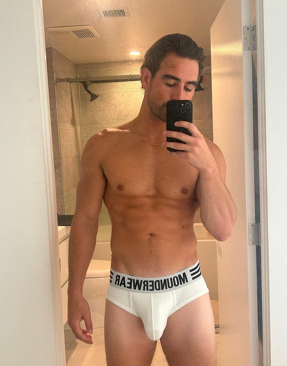 Axel Stone tweet media