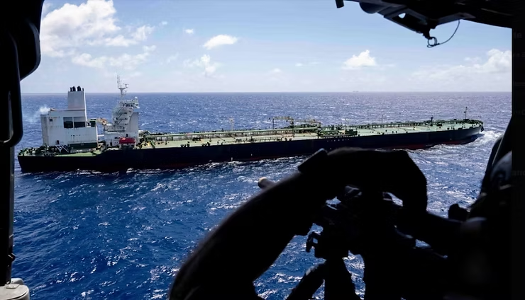 🇺🇲 La Armada de Estados Unidos interceptó, este martes #24febrero, otro petrolero por violar el veto al crudo del Caribe. Se trata del tercero en el océano Índico. informe21.com/post/ee-uu-int…

#EEUU