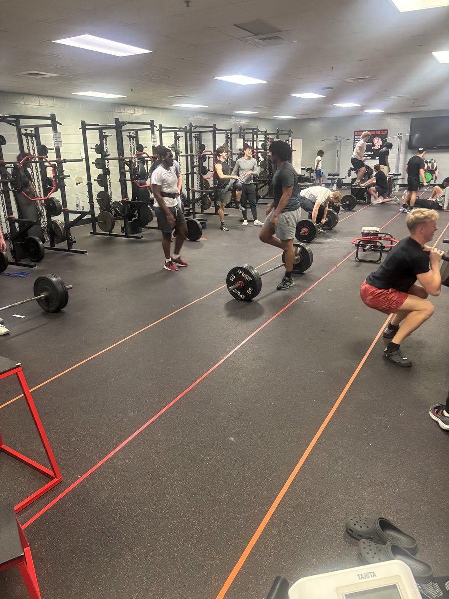 BayHighFball959's tweet photo. The Tornadoes put in work on Harrison Ave this morning!!! If all goes well this week they will get their Bay High gear back next Monday!!!
#BOLD
#YOUvsYOU
#RESPECTthePROGRAM https://t.co/aWsh9FAouX