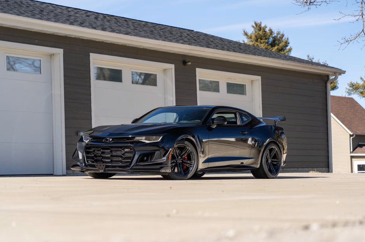 Mecum Auctions tweet media