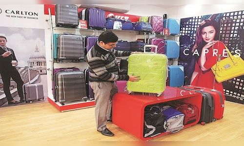 CNBCTV18News's tweet photo. #VIPIndustries under #Maharashtra GST inspection at Mumbai, Nashik units
@jpullokaran
https://t.co/H1iRd0QV9n https://t.co/iQ6ezE7vTm