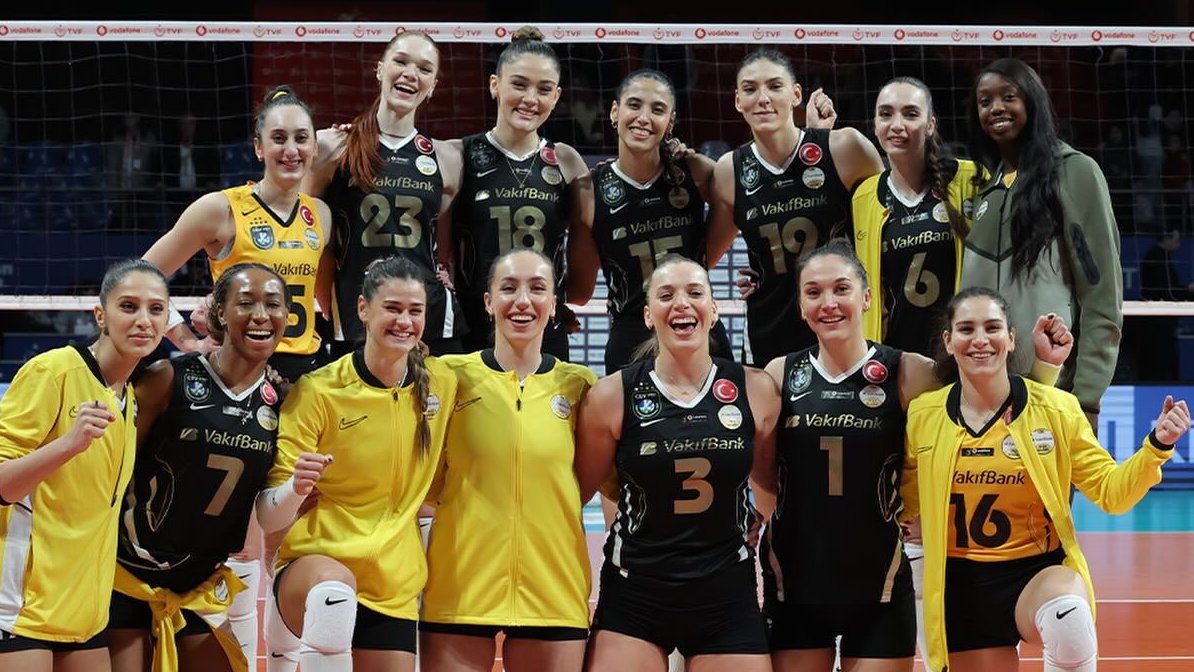 Temmzvolley's tweet photo. 🔥Tarihte ilk kez bir ülke Şampiyonlar Ligi çeyrek finalinde 4 takımla yer alacak 👏👏

• 🇹🇷FENERBAHÇE
• 🇹🇷ECZACIBAŞI
• 🇹🇷ZEREN
• 🇹🇷VAKIFBANK

👉 Farklı eşleşmelerde yer aldıklarından teorik olarak dört takımın da İstanbul’daki Final4’a kalma ihtimali var

#CLVolleyW https://t.co/YAl779iObF