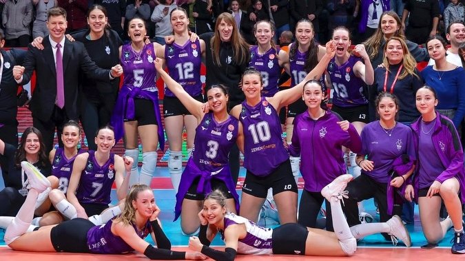 🔥Tarihte ilk kez bir ülke Şampiyonlar Ligi çeyrek finalinde 4 takımla yer alacak 👏👏

• 🇹🇷FENERBAHÇE
• 🇹🇷ECZACIBAŞI
• 🇹🇷ZEREN
• 🇹🇷VAKIFBANK

👉 Farklı eşleşmelerde yer aldıklarından teorik olarak dört takımın da İstanbul’daki Final4’a kalma ihtimali var

#CLVolleyW