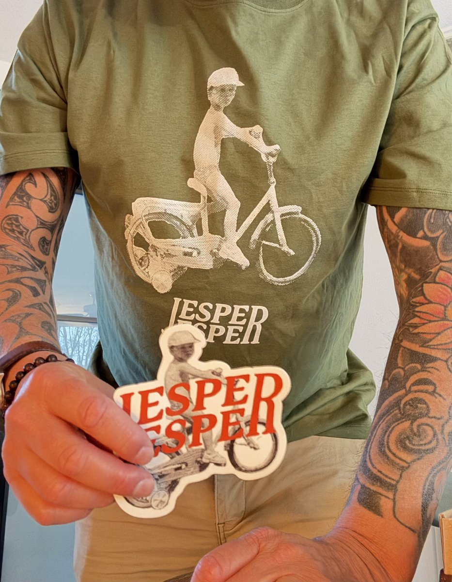 superhegl's tweet photo. #paceshifters drummer @jesperjespermusic heeft een nieuwe plaat!
Én #Tshirt!!!!
Check > https://t.co/Z6wSqHhFfj https://t.co/5UsjvRcLti
