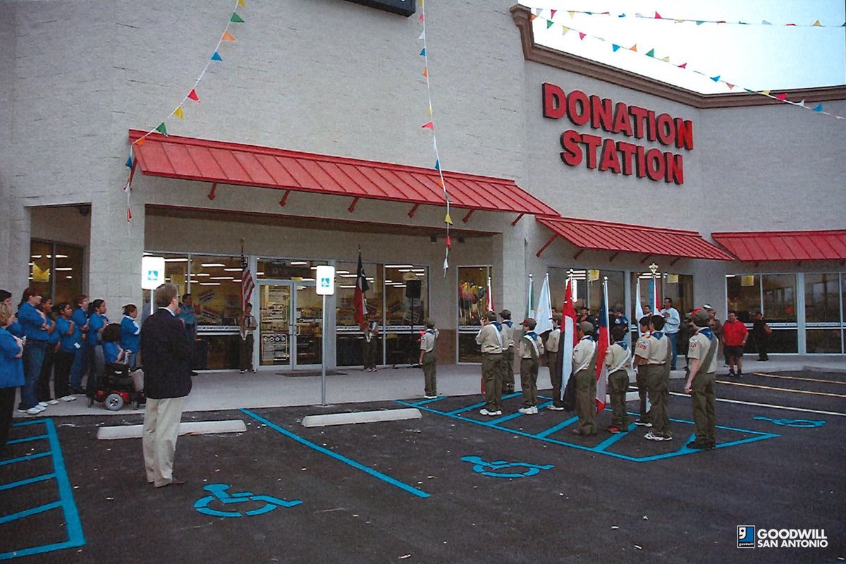 goodwillsa's tweet image. 20 years of Goodwill in Laredo! 🎉💙

Yesterday, we celebrated two decades since opening our very first Laredo store, and there was no better way to mark the milestone than with our incredible Laredo Team!

#Goodwill #GoodwillSanAntonio #GoodJobEveryone👍 #Thrift #LaredoTX