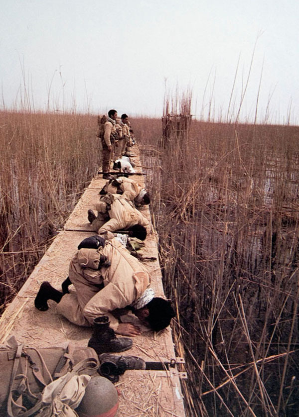 خدا راه شکست را
به روی ما بسته است
ما بسوی میدان جنگ
« پرواز میکنیم »