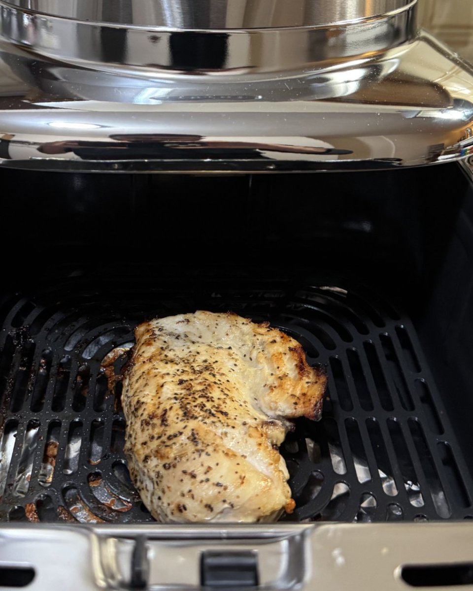 reviewed's tweet image. Want a smart air fryer that also looks incredible?

Reviewed tested the Cosori Iconic stainless steel airfyer to see how it performs in real kitchens and whether it’s worth the upgrade.

Checkout what we cooked up, here — ow.ly/6Sle50YktSx

#AirFryer #SmartKitchen #Reviewed