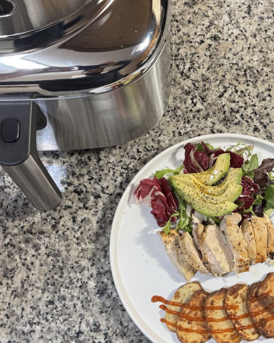 reviewed's tweet image. Want a smart air fryer that also looks incredible?

Reviewed tested the Cosori Iconic stainless steel airfyer to see how it performs in real kitchens and whether it’s worth the upgrade.

Checkout what we cooked up, here — ow.ly/6Sle50YktSx

#AirFryer #SmartKitchen #Reviewed