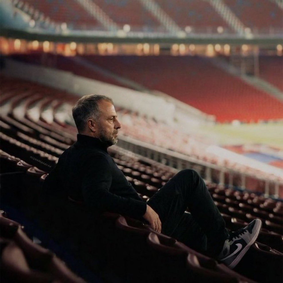 - Esperó y rechazó otros clubes para tener la oportunidad de entrenar al Barça

-Nos regaló una de las mejores temporadas de la historia del FCB

- El vínculo que ha forjado con el club y afición quedará para la eternidad

Feliz cumpleaños Hansi. 
Nos has cambiado la vida.