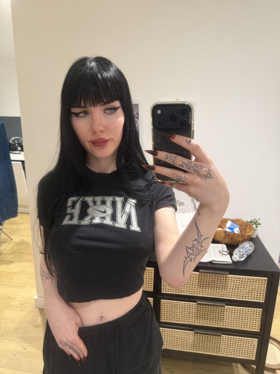 Winter 🖤 tweet media