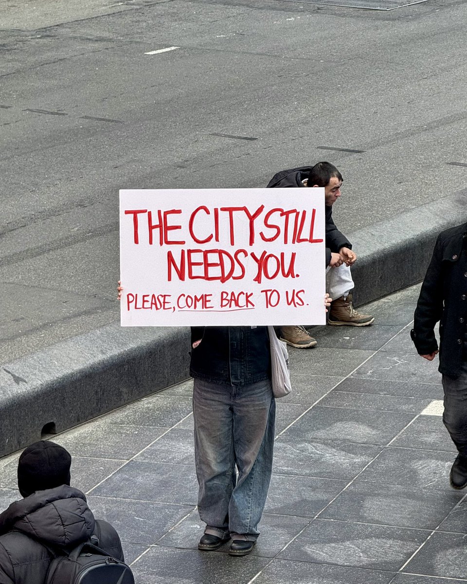 hello82 NYC tweet media