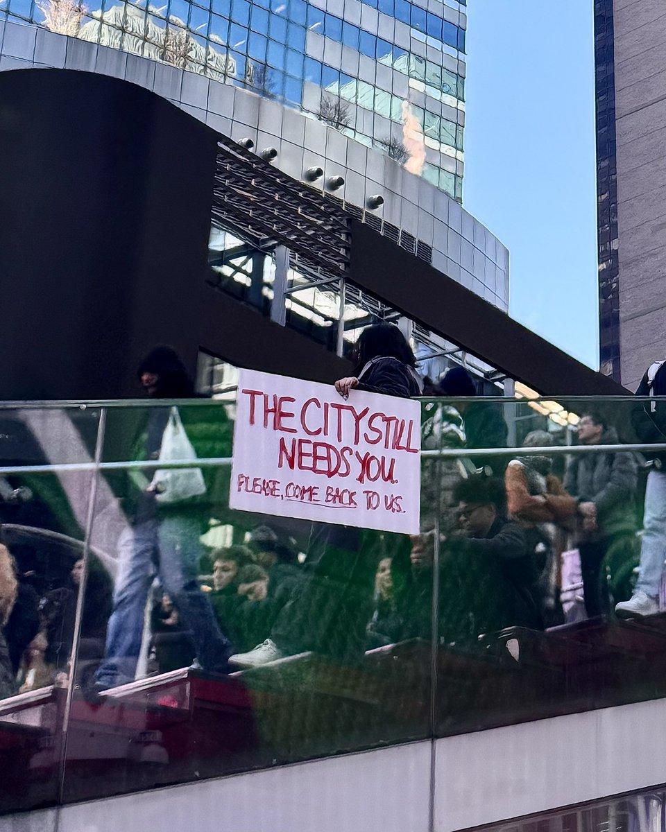 hello82 NYC tweet media