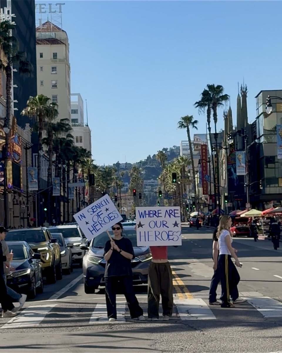 hello82 LA tweet media