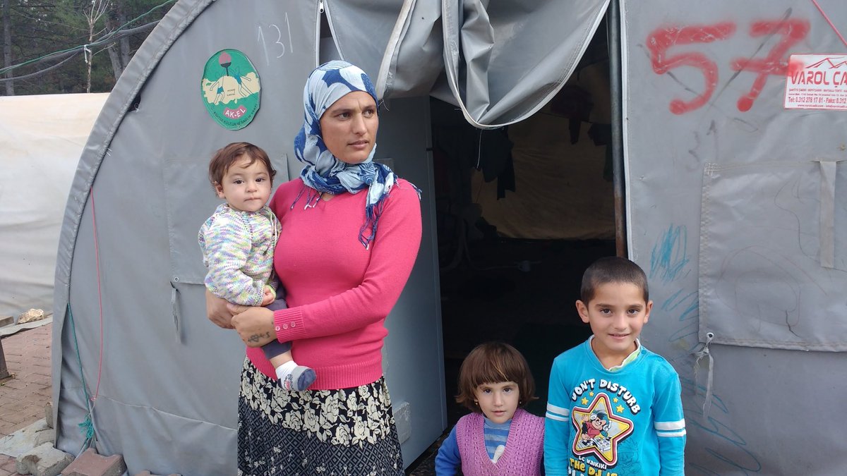 Berivanfirat75's tweet photo. Des milliers de terroristes évadés sont aujourd’hui en Irak. On demande aux survivants d’un génocide, dont les femmes ont été réduites en esclavage, de déposer les armes.
Prépare-t-on un nouveau génocide ?
#HandsOffShingal https://t.co/eDCqrh0ujr