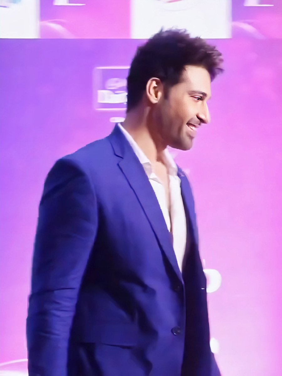 shaila_men73007's tweet photo. Fresh cut, killer look, unstoppable charm—VJ owns the carpet 👑🔥 #HandsomeMunda #VijayendraKumeria #ZeeKutumbAwards2026 https://t.co/1xMDAKWLxA