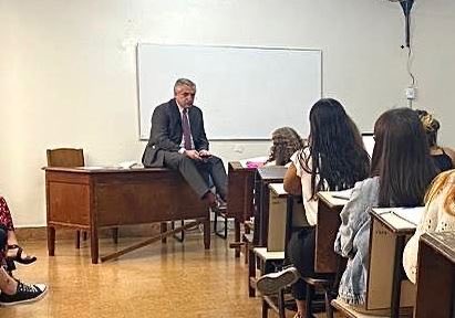Cómo olvidar cuando le chupaban la pija a este gordo malhechor porque “daba clases en la UBA y se sentaba en el escritorio”. Dementes.