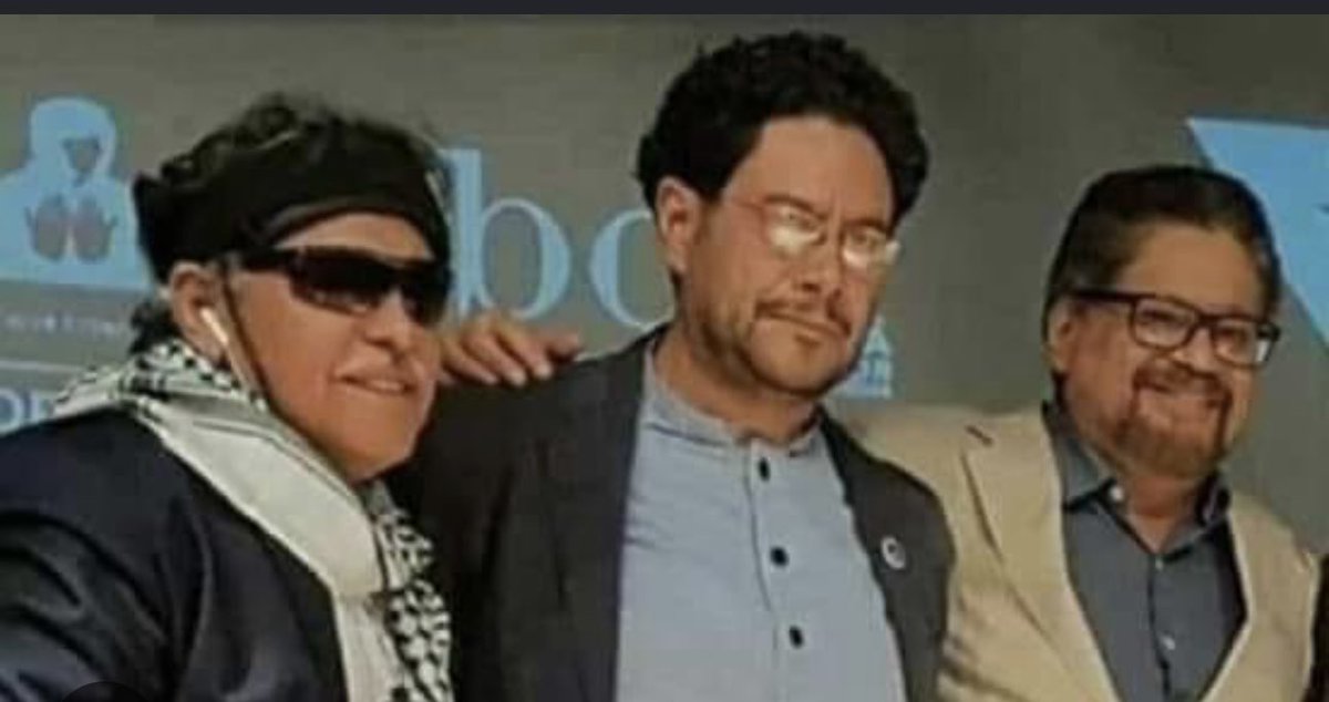 Que ⁦<a href="/IvanCepedaCast/">Iván Cepeda Castro</a>⁩ denuncia “plan del uribismo” para relacionarlo con las FARC

Seguramente Cepeda tiene las “pruebas” que fue Uribe quien lo metió a esta foto y lo obligó a abrazarse con los cabecillas criminales