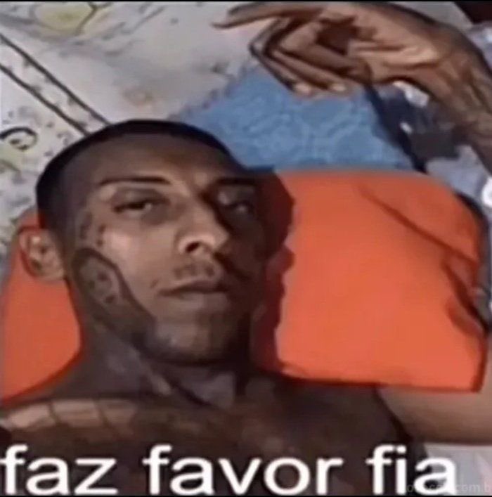 A escola proibir uso de celular no intervalo eh a coisa mais ridícula q existe