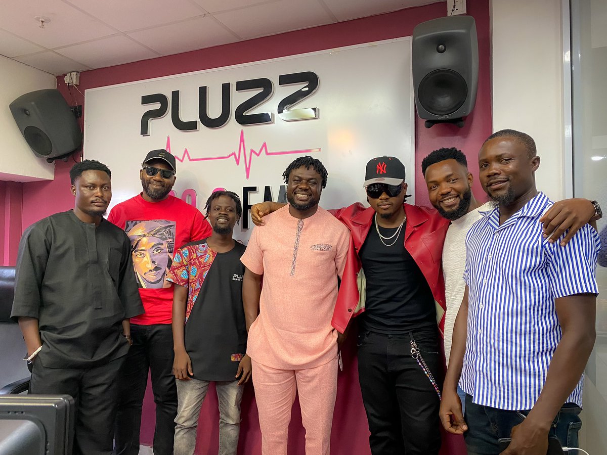 PLUZZ89.9FM tweet media