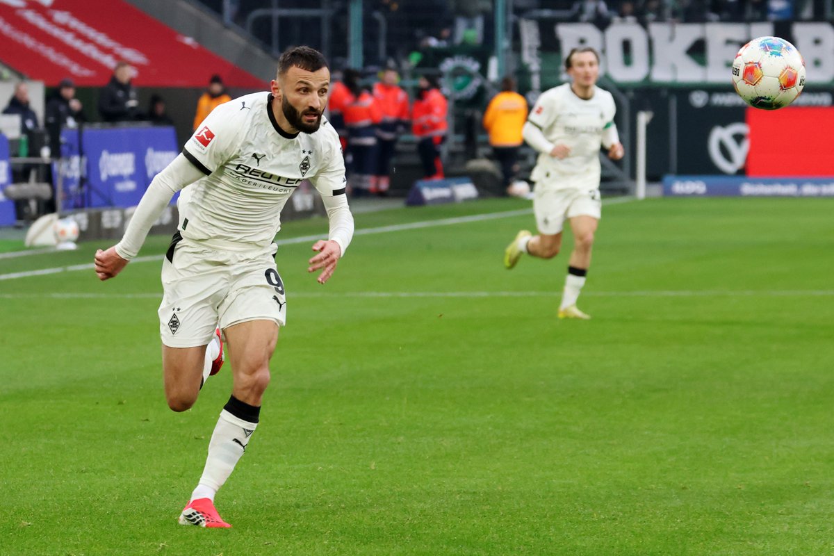 fohlenhautnahde's tweet photo. VollGAS-Analyse nach Freiburg: »Sie spielen und spielen, aber kreieren sehr wenig« - Bei der Niederlage in Freiburg offenbarten sich die Probleme einmal mehr. Vor allem offensiv fehlt es an Mitteln, Spiele zu gewinnen.
Unsere Analyse nach #SCFBMG 👉 https://t.co/Hj7kBKJ9A5 https://t.co/UXkQKHRoS4