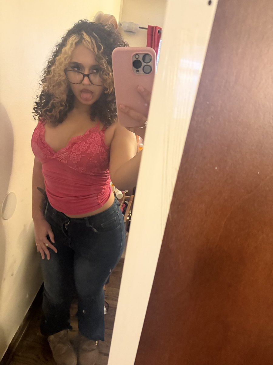 Latinadreamm's tweet photo. Im so cute https://t.co/msjP0ybTWX