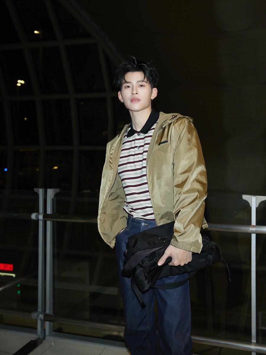 ปอนด์–ณราวิชญ์ เตรียมออกเดินทางสู่มิลาน ประเทศอิตาลี เพื่อเข้าชมแฟชั่นโชว์ Prada Fall/Winter 2026 Womenswear

#WWDThailand
#PradaFW26xPond
#PradaFW26 
#Prada #ppnaravit