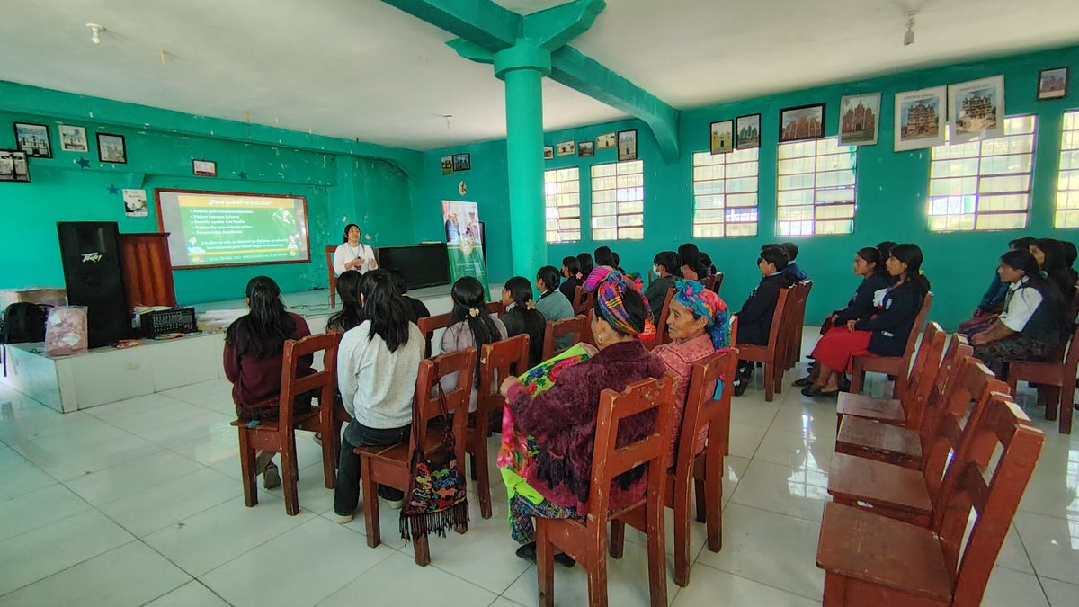 IxtatanF's tweet photo. El  20 de febrero desarrollamos un taller motivacional y entregamos un kit de materiales educativos a 30 jóvenes becados de San Mateo Ixtatán para incentivar y motivarlos. Agradecemos los donantes por apoyar la educación. Interesado en contribuir? 👇https://t.co/ICwf9AyUaH https://t.co/NemdOaKLsz