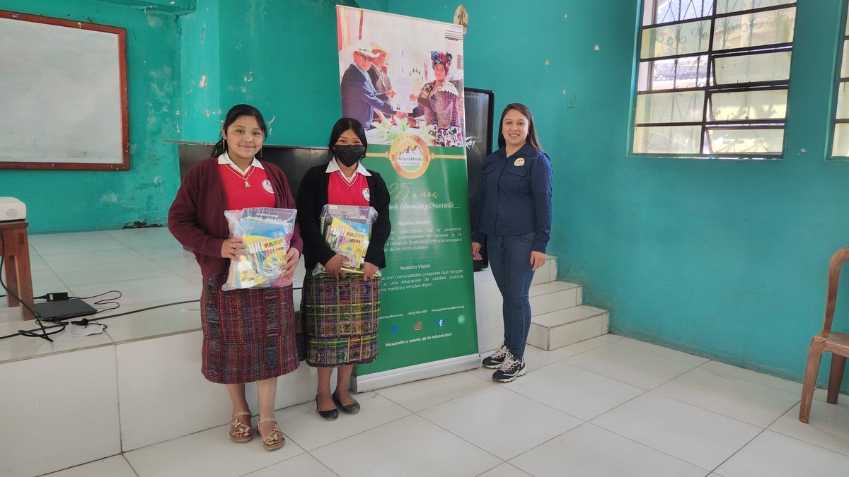 IxtatanF's tweet photo. El  20 de febrero desarrollamos un taller motivacional y entregamos un kit de materiales educativos a 30 jóvenes becados de San Mateo Ixtatán para incentivar y motivarlos. Agradecemos los donantes por apoyar la educación. Interesado en contribuir? 👇https://t.co/ICwf9AyUaH https://t.co/NemdOaKLsz