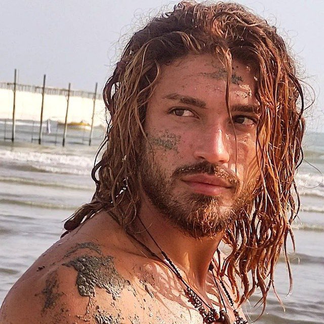 هیچی عادی نشده، هنوز داریم کشته می‌دیم.
بعد ۵۰ روز کما جاویدنام شد…
#داوود_سهرابی