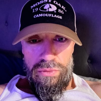 kickflipper03 tweet media