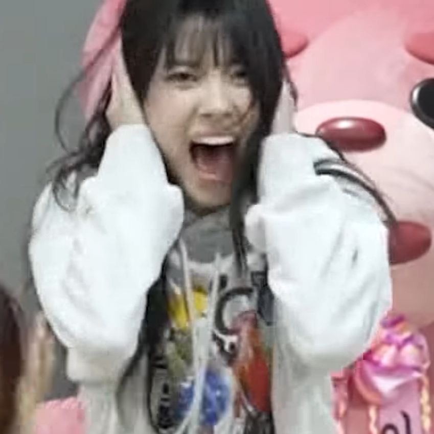 maisumez's tweet photo. AHHHH IZNA COMEBACK IM SO SCARED https://t.co/ydPOpHQKyK
