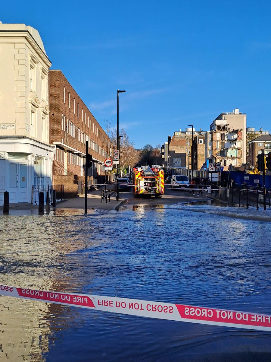 London Fire Brigade tweet media