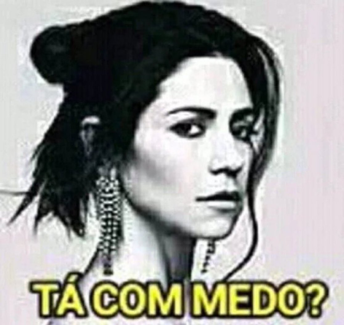 eu olhando pros adolescentes quando acender um cigarro no show da sabrina