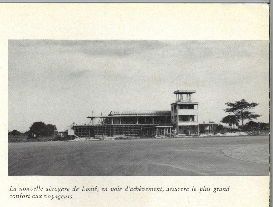 L'aéroport de Lomé-Tokoin en voie d'achèvement en 1960-1961 sous le gouvernement Sylvanus OLYMPIO.

Source : 1961: Togo, une année d'indépendance 
#Togo 🇹🇬