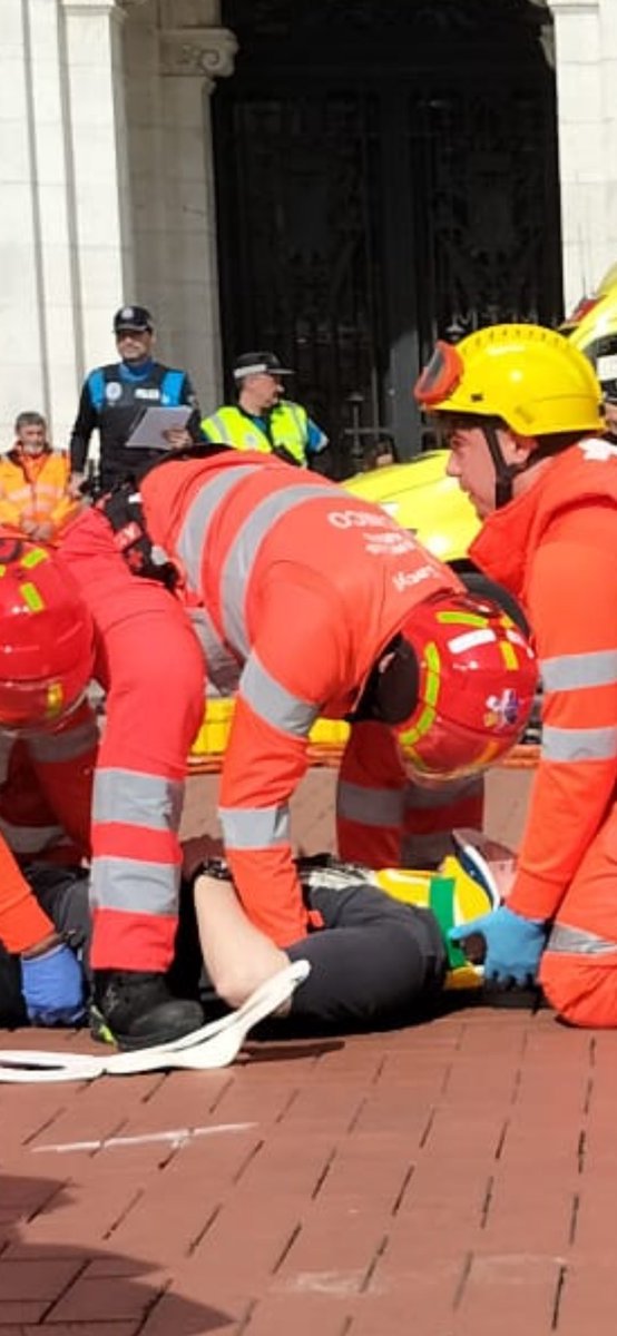 Asistimos a la presentación de la GUÍA DE BUENAS PRÁCTICAS PARA LA ATENCIÓN INMEDIATA
A LAS VICTIMAS DE SINIESTROS VIALES. <a href="/Salud_JCYL/">Salud JCYL</a> <a href="/PoliciaMV/">Policía Municipal Valladolid</a> <a href="/apcvalladolid/">Protección Civil Valladolid</a> <a href="/112cyl/">112 Castilla y León</a> <a href="/BomberosVLL/">BomberosVLL</a> <a href="/irenecortesc5/">Irene Cortés Calvo</a>