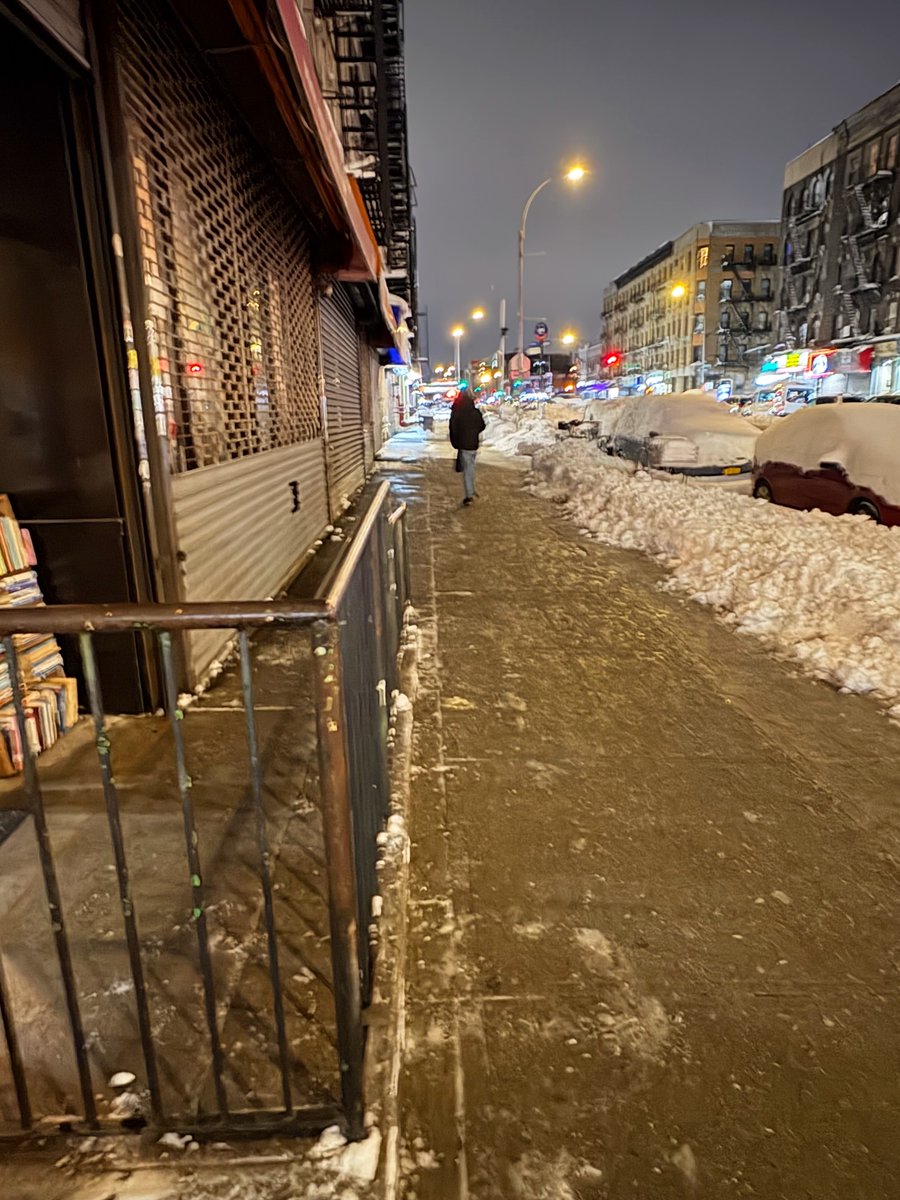 Word Up Community Bookshop/ Librería Comunitaria tweet media