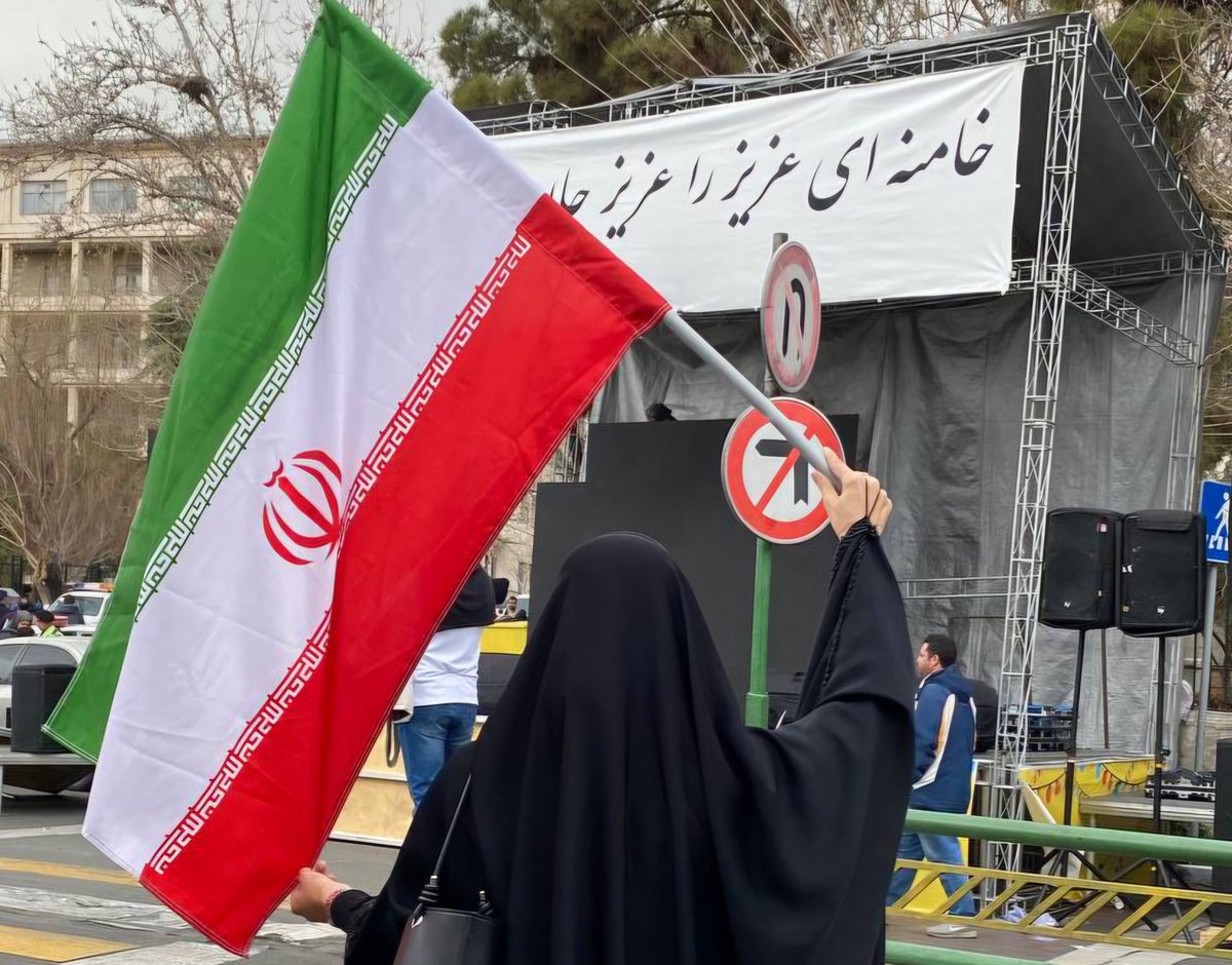 وطن فروش چه داند بهایِ پرچم را....