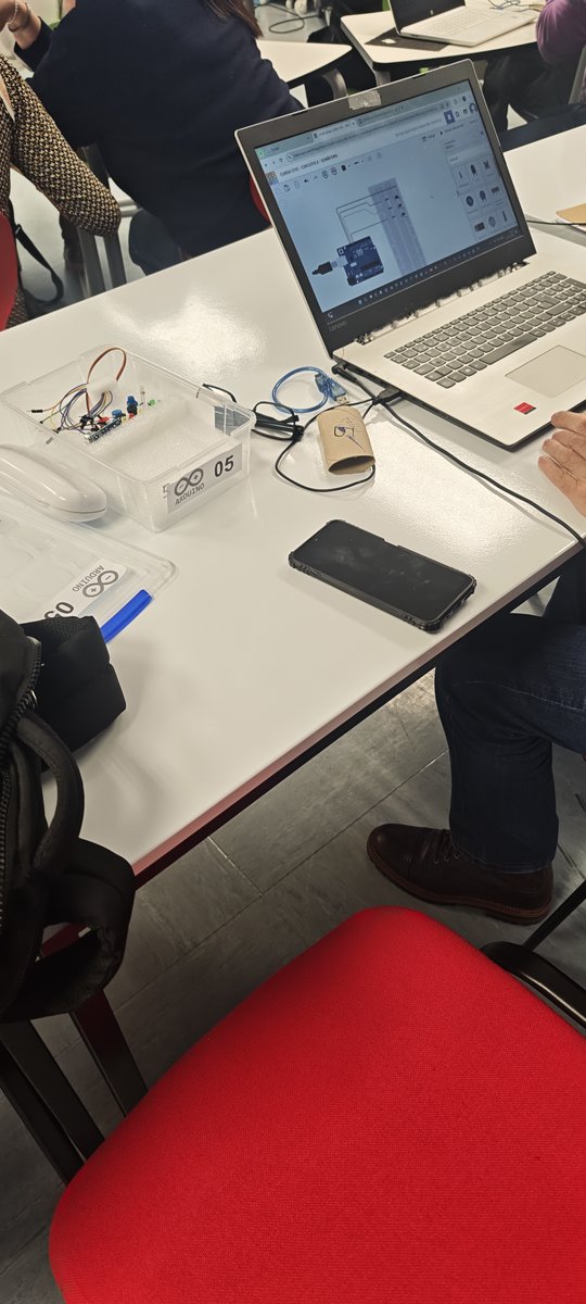 CFIESA_CTT's tweet photo. Curso "PROYECTOS PARA EL AULA CON PLACAS ARDUINO" Curso básico para desarrollar pequeños proyectos con placas ARDUINO en el aula.
@cfiesalamanca
#formaciónCyL https://t.co/mnQiAv5J6v