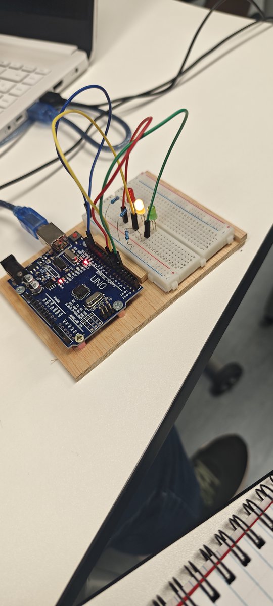 CFIESA_CTT's tweet photo. Curso "PROYECTOS PARA EL AULA CON PLACAS ARDUINO" Curso básico para desarrollar pequeños proyectos con placas ARDUINO en el aula.
@cfiesalamanca
#formaciónCyL https://t.co/mnQiAv5J6v
