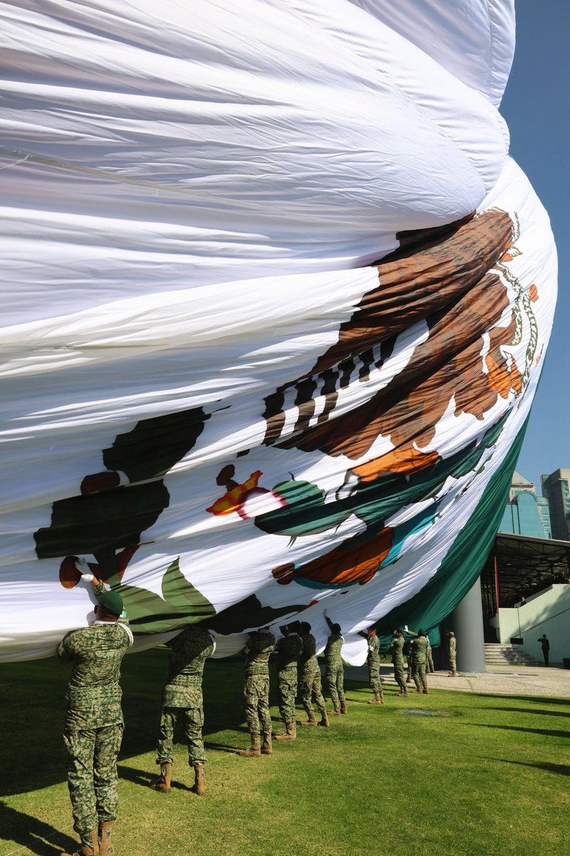 La foto más bonita que verás hoy y siempre 24 febrero 2026  🇲🇽🤝🕊️🇲🇽🤝🕊️