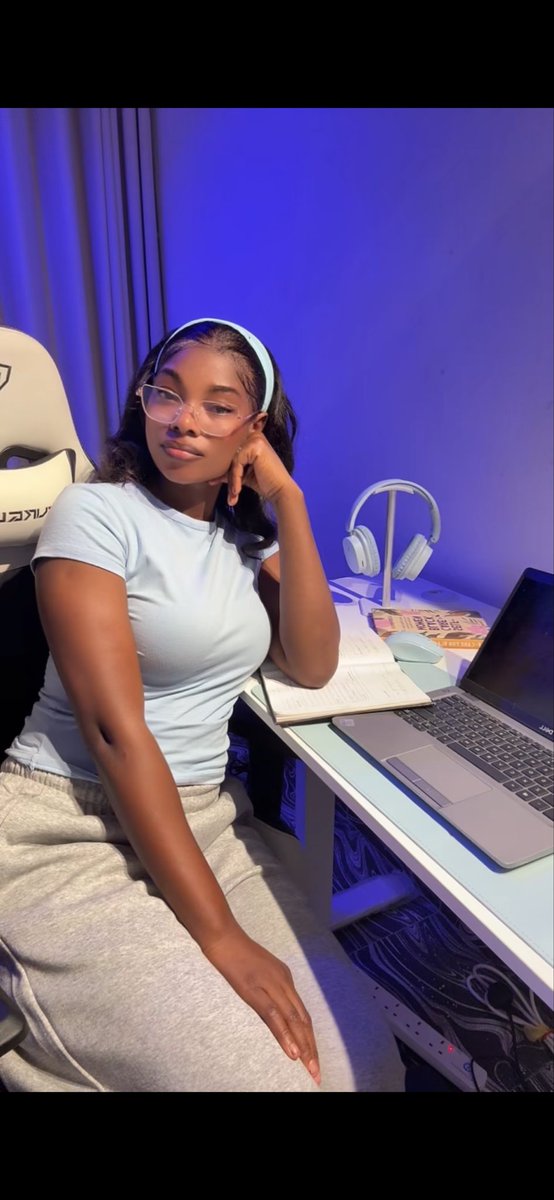 NimmoIsmaila's tweet image. Devs to devs! how do you manage distractions while coding?
Especially the “let me just check TikTok/Instagram/Twitter for 2 mins” that turns into 40 😭
How do you actually stay focused when learning something new? 
I genuinely need strategist

#techgirl #softwaredeveloper