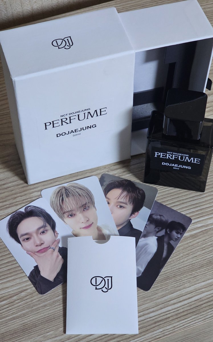 S__ALOHA__2's tweet photo. 엔시티 도재정 향수 양도
NCT DOJAEJUNG EAU DE PERFUME
단체 오드 퍼퓸

향수 풀박스 포카 포함 - 8.0
(단순개봉, 시향)
https://t.co/6X20KW4zSl

wts DJJ jaehyun doyoung jungwoo group ver nct127 도영 재현 정우 sell poca pc https://t.co/zxsUmEEMX5