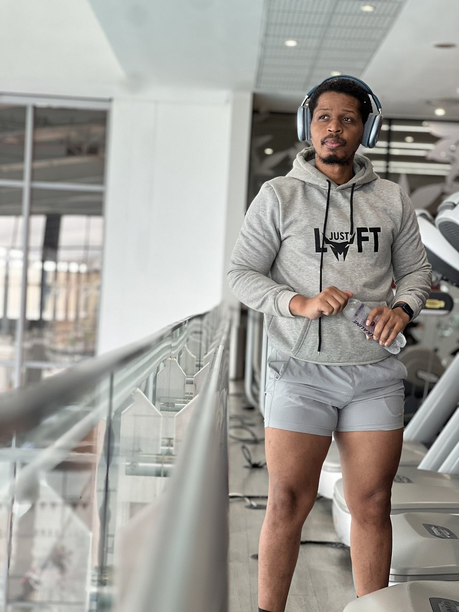 BaldwinDimeku's tweet photo. Week 13 | 1/4
#RomanianDeadlift 3 sets: 12rep 65kg
#GobletSquats 3 sets: 12rep 28kg
#BarbellHipThrust 3 sets: 12rep 65kg
#DumbbellReverseLunge 3 sets: 12rep 32kg
#StandingCalfRaise 3 sets: 12rep 75kg
#LegExtension 3 sets: 12rep 45kg https://t.co/IYVDrS42lv