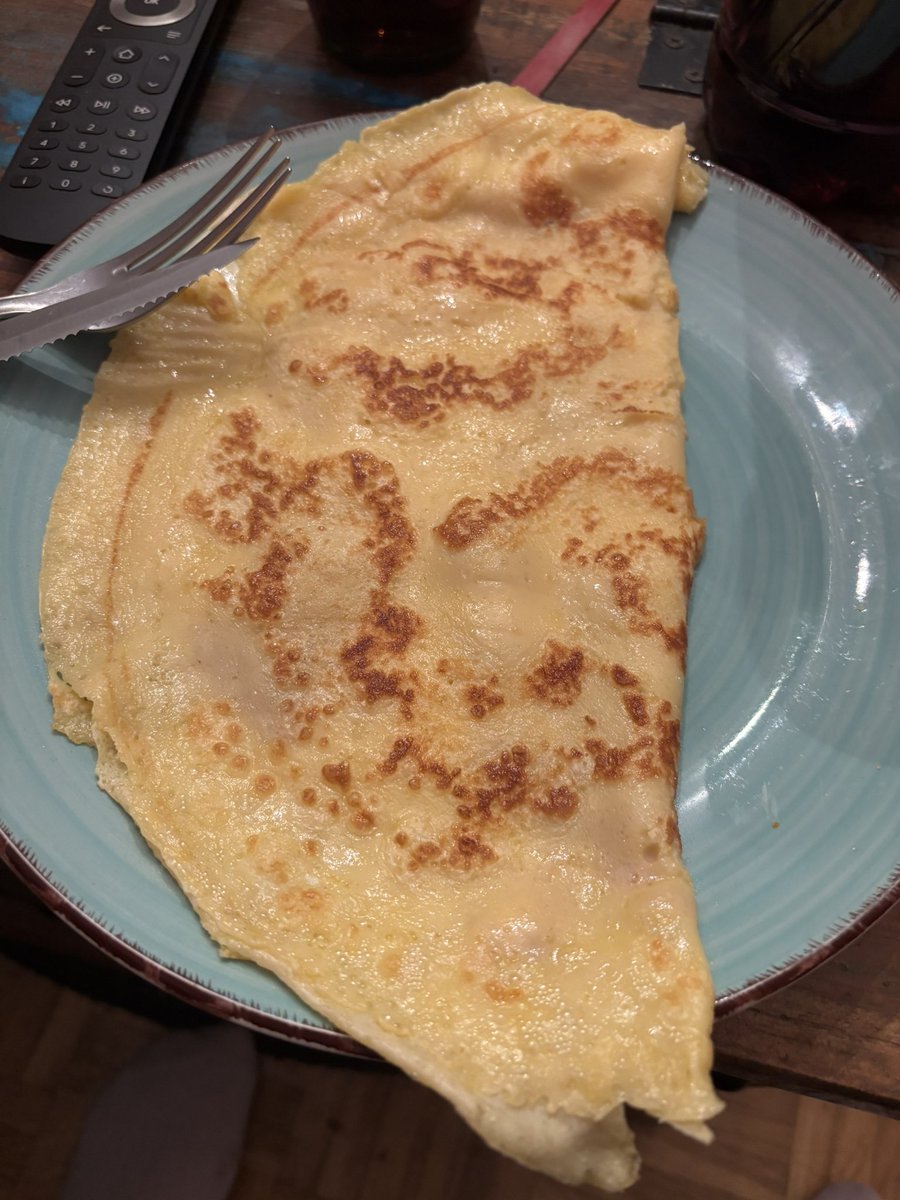 Heute auf der Karte? Crêpe mit Schinken, Salami und Käse gefüllt 😀
