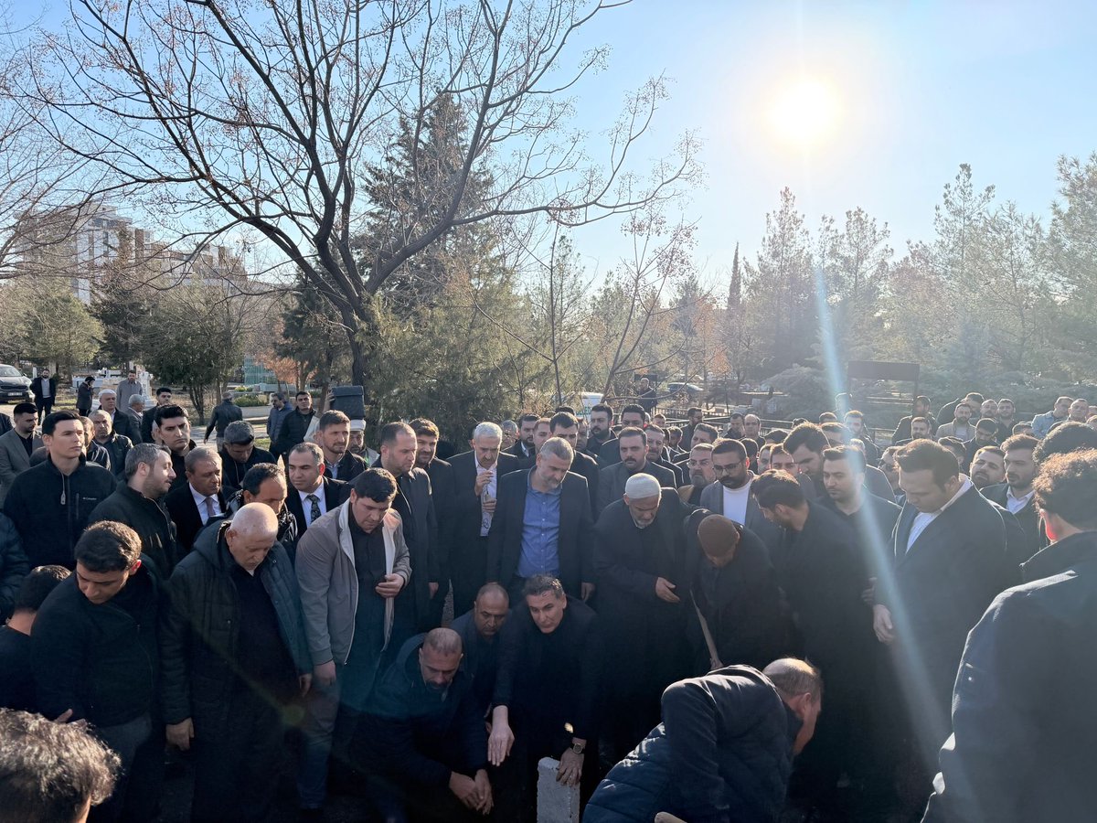 📍Siverek

İzmir Milletvekilimiz ve AK Parti Genel Sekreterimiz, Sn. Eyyüp Kadir İnan'ın kıymetli babaannesi Hacı Safiye İnan'ın cenazesinde İl Başkanımız Sayın Ömer İler ile birlikte saf tuttuk. 

Merhumeye Allah'tan rahmet diliyorum.Ailesine ve sevenlerine başsağlığı ve sabır