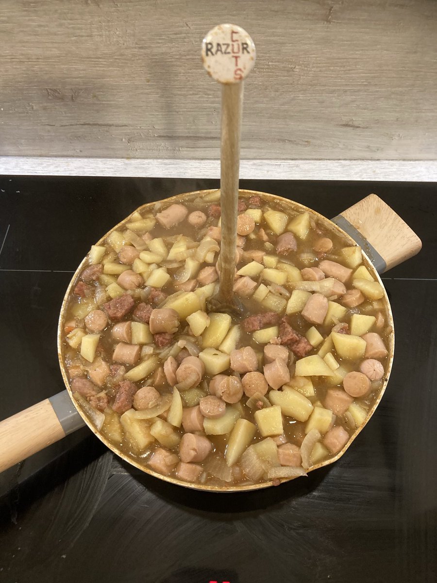 razurcutsmag's tweet photo. Razur Cuts XV will be with us very, very soon.
Please keep checking our website for details. New merch, too!

https://t.co/1r75kndW3S

Meanwhile, here’s a large  pan of stovies we’re working on…

X RC X ✊❤️ https://t.co/qdyP5ERyvh