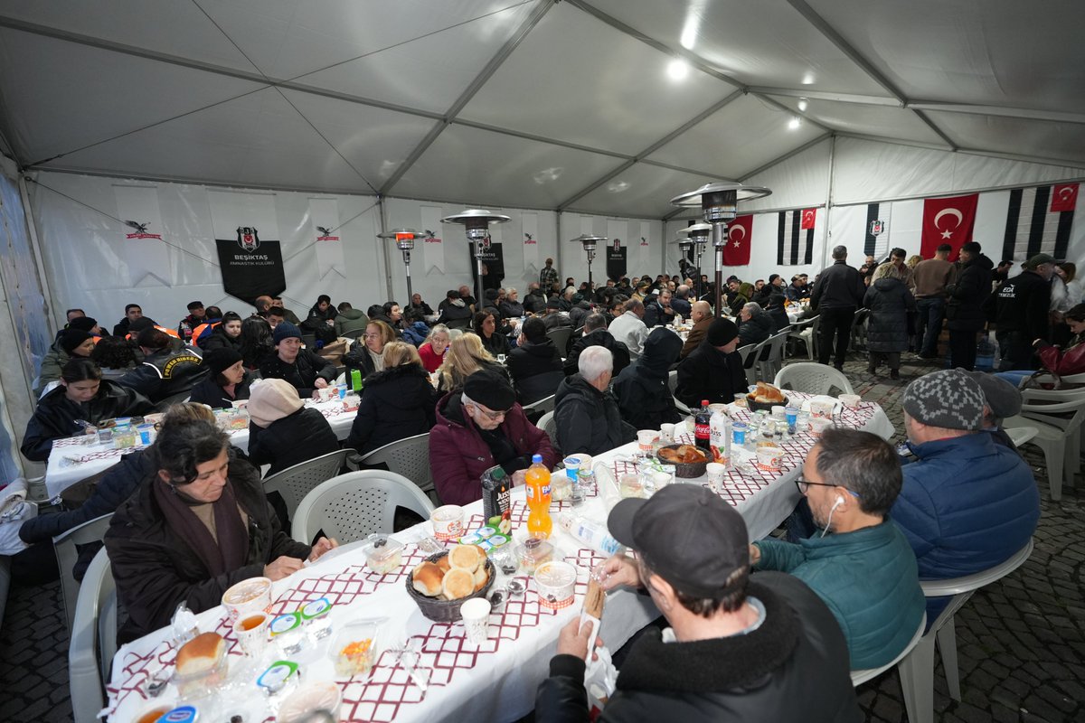 Başkanımız Serdal Adalı, Taraftarlarımızla İftarda Buluştu

🔗 bjk.com.tr/tr/haber/93738