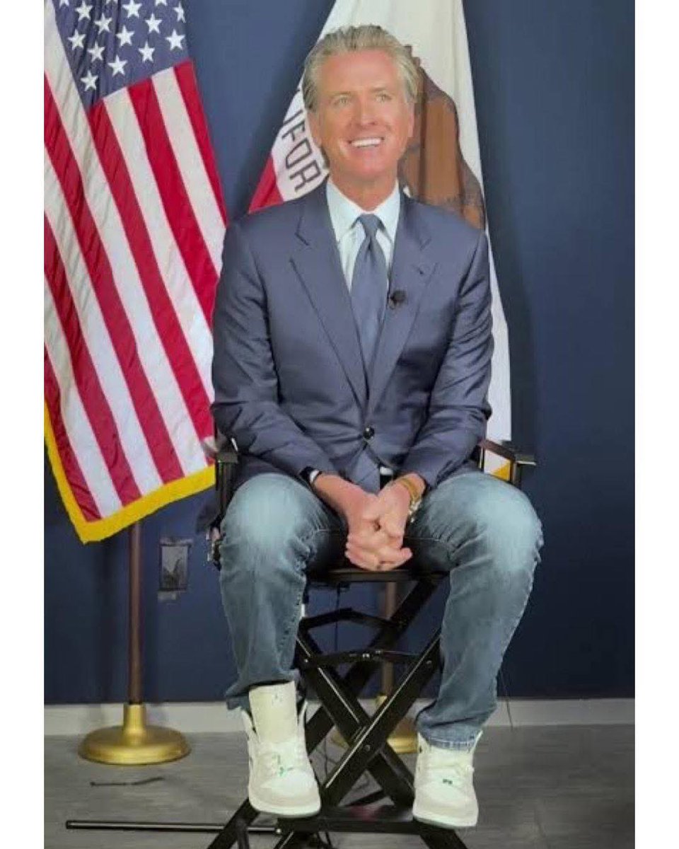 straight2jaiil's tweet photo. which pic is real? https://t.co/8wn7Tk274T
